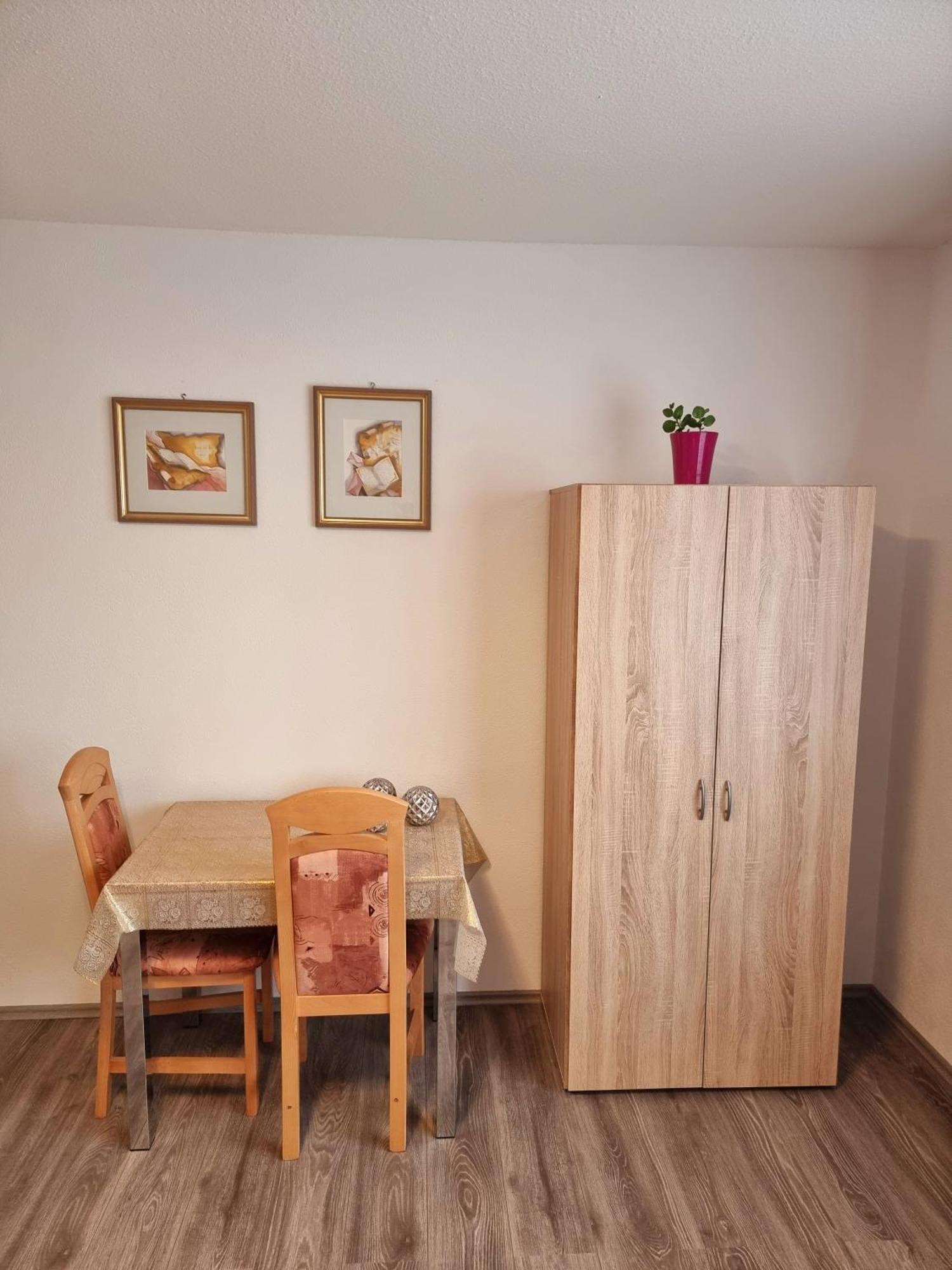 Workershome - Business Apartments - Monteurwohnungen Wertheim Room photo